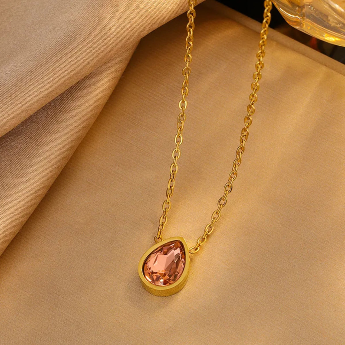 Drop peach chain