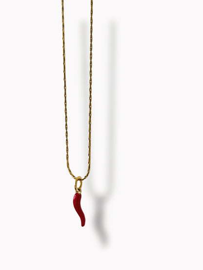 Pica pica chain